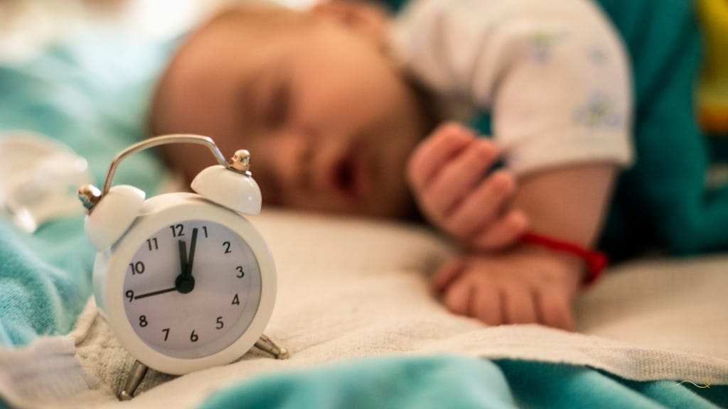 como criar uma rotina noturna para bebês